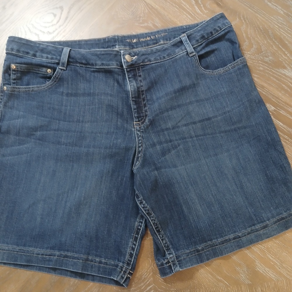 Lee Made To Fit Women Shorts Plus Size 24W AdjustableWaist EmbroideredPockets...